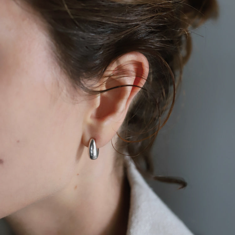 夾式懷抱耳環 SV