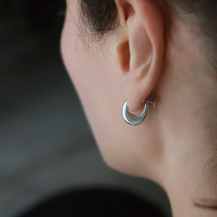 夾式懷抱耳環 SV