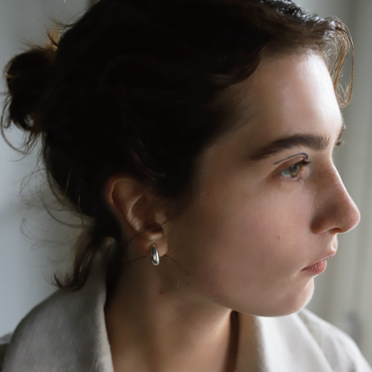 夾式懷抱耳環 SV