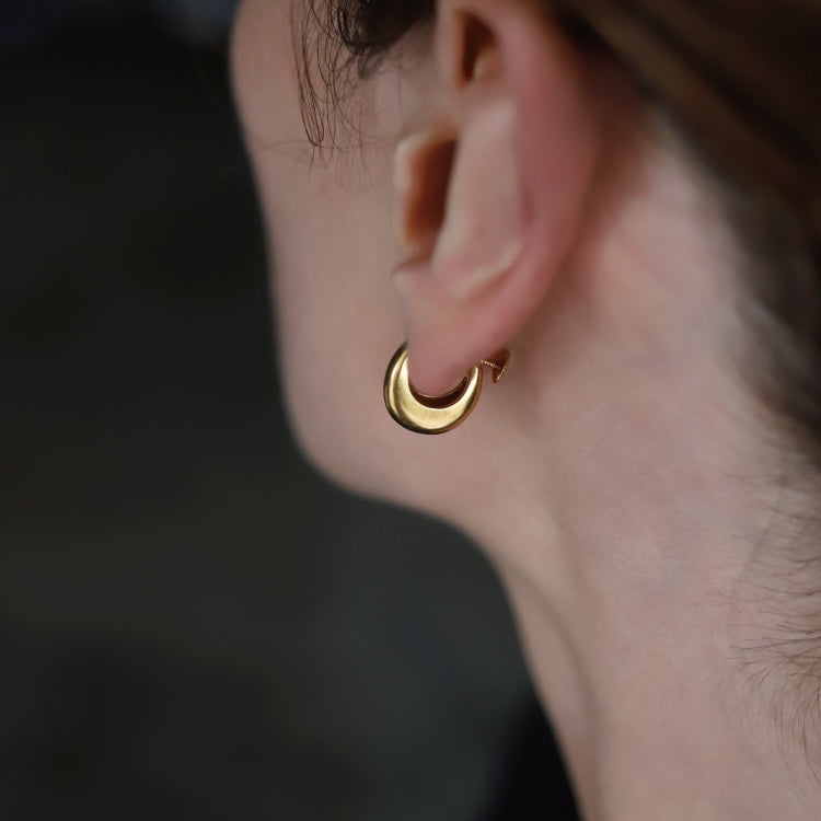 夾式懷抱耳環 GD