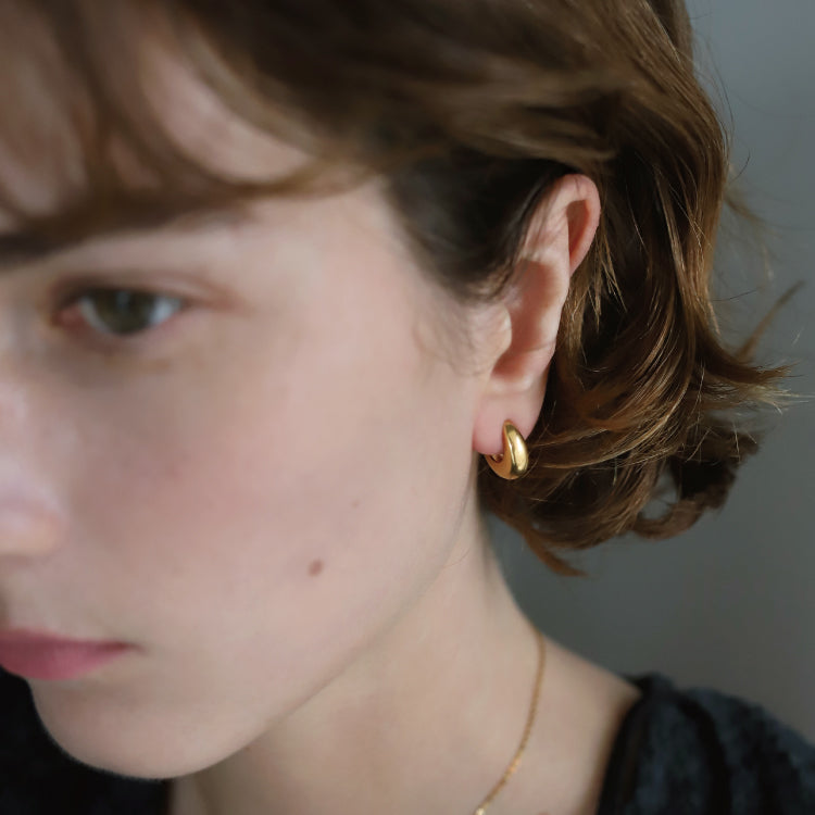 夾式懷抱耳環 GD