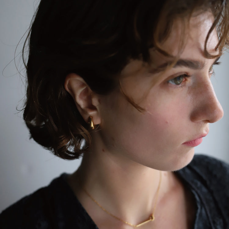 夾式懷抱耳環 GD