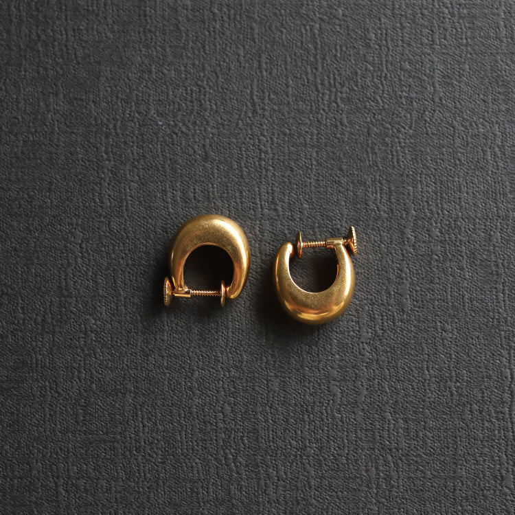 夾式懷抱耳環 GD